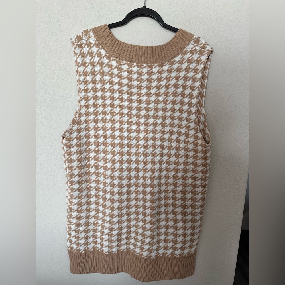 Women’s Tan and White Houndstooth Sweater Vest - Picture 4 of 6